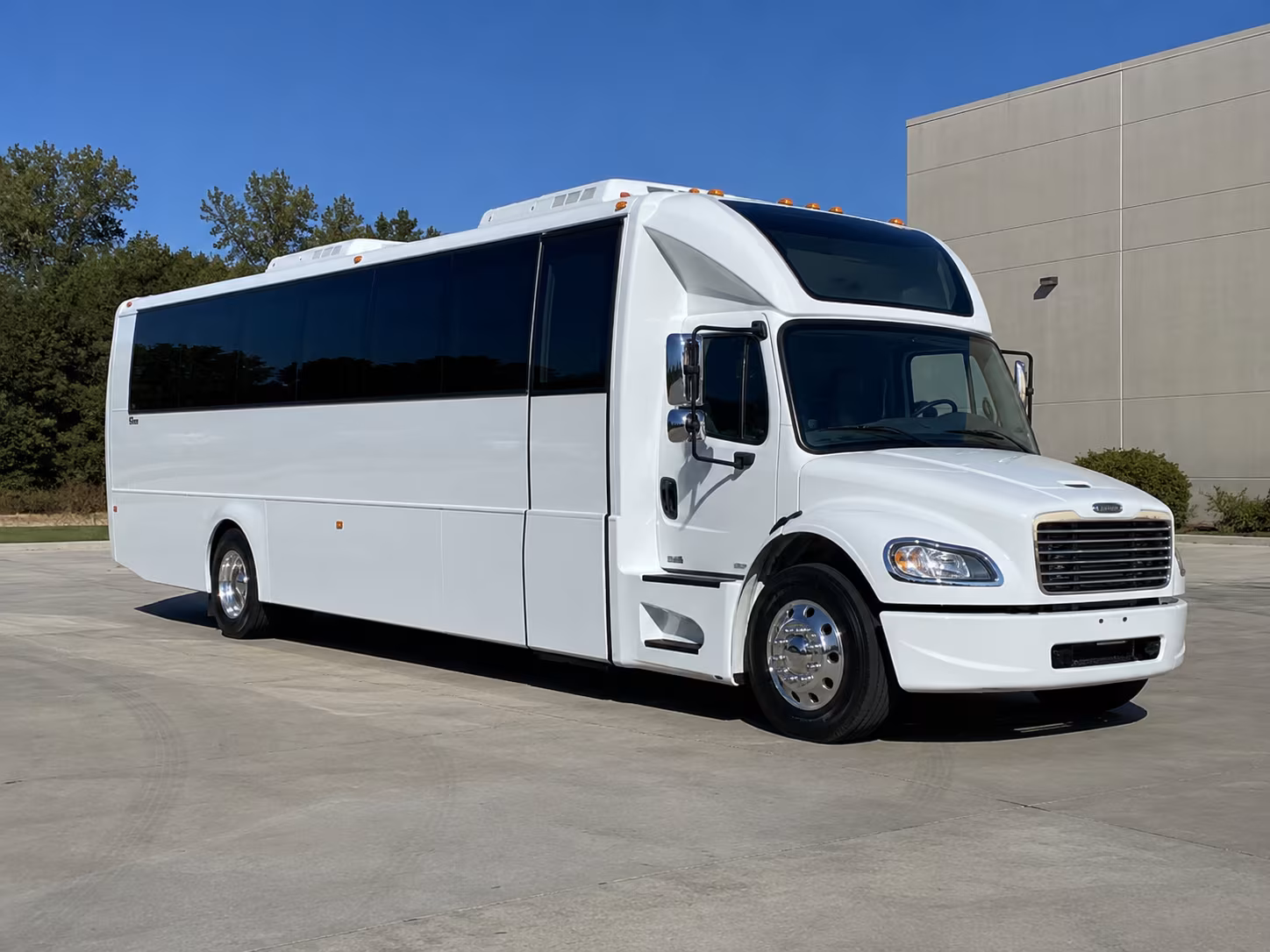 chattanooga 28 passenger party bus